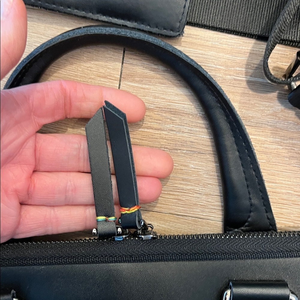 Robert Graham Black Leather Acadia Laptop Bag Sleek Professional Design - Picture 13 of 13